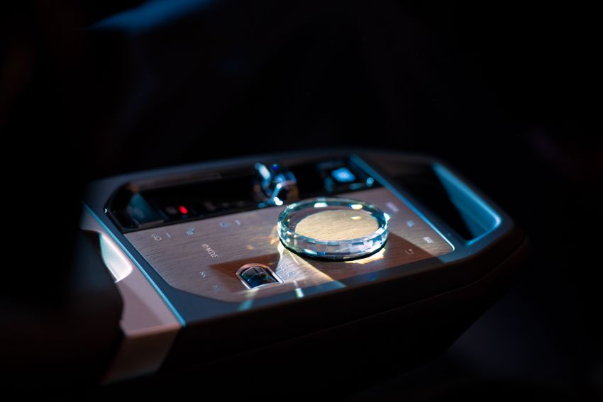 BMW reveals next-gen iDrive with Operating System 8 – first debut in the iX later this year, followed by the i4 1263902