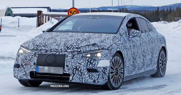 SPIED: Mercedes-Benz EQE with less camouflage