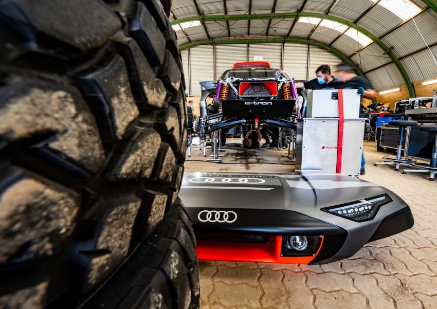 Audi RS Q e-tron – twin motor electric off-roader, TFSI engine to recharge battery; to race in 2022 Dakar Rally 1322884