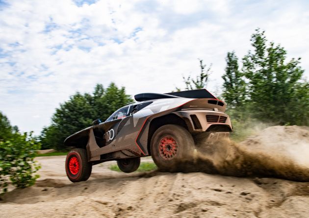 Audi RS Q e-tron – twin motor electric off-roader, TFSI engine to recharge battery; to race in 2022 Dakar Rally