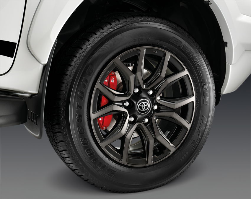 Toyota Hilux GR Sport dilancarkan di Thailand – ada versi <em>low-rider</em>, harga bermula RM113k, enjin 2.8L 1335419