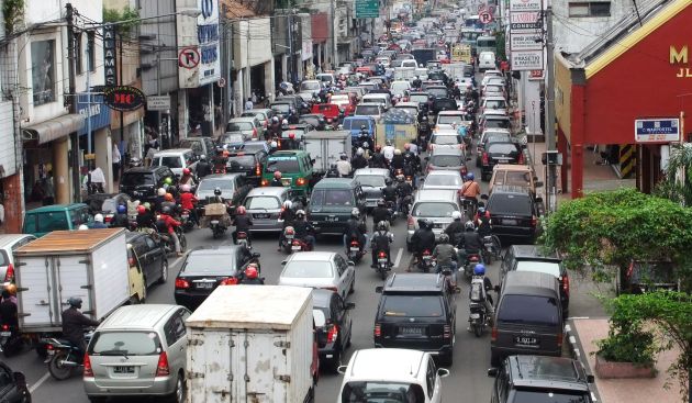 Are motorcycles allowed to lane split in Malaysia?