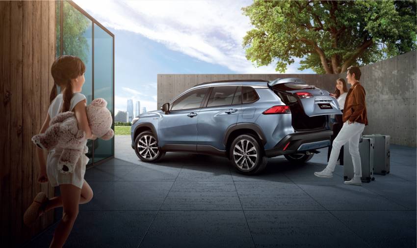 Toyota Corolla Cross Hybrid untuk Malaysia dalam <em>teaser</em> — SUV hibrid bakal dilancar 14 Oktober? 1351827
