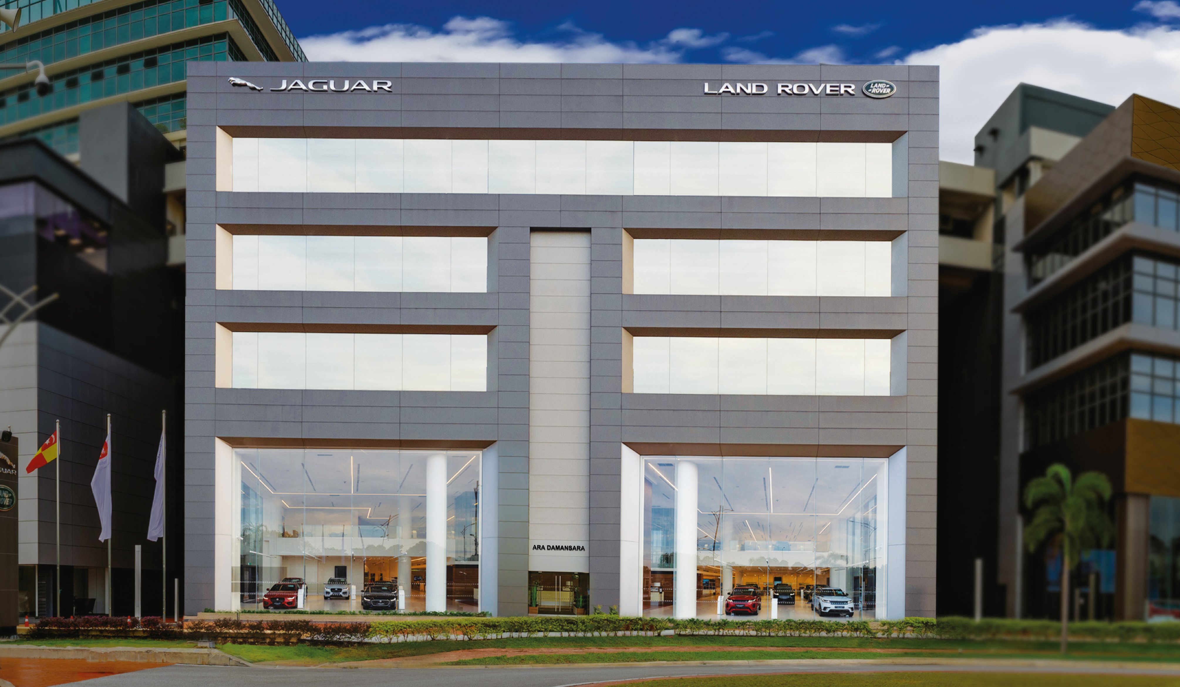 Jaguar Land Rover Malaysia wins Retailer of the Year 2023/2024 award for Asia-Pacific region – fifth title