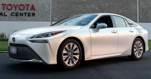 Toyota Mirai travels 1,360 km on one fill of hydrogen without refuelling to set new Guinness World Record