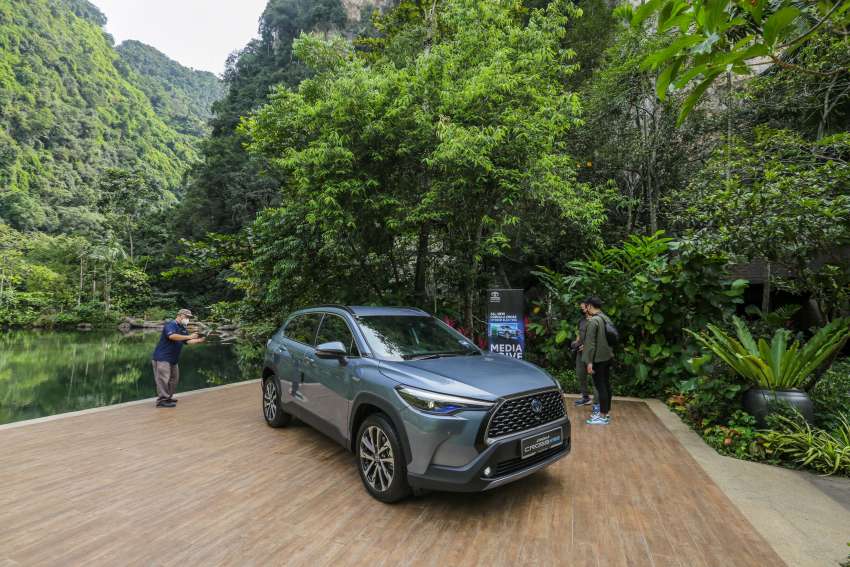 Toyota Corolla Cross 1.8 Hybrid CKD dilancar di M’sia bersama varian 1.8G, 1.8V CKD, dari RM123k-RM137k 1405889