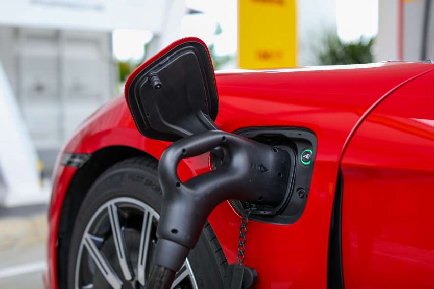 Shell Recharge EV fast charging tested in Malaysia – 180 kW of DC power in a Porsche Taycan in Tangkak! 1409440