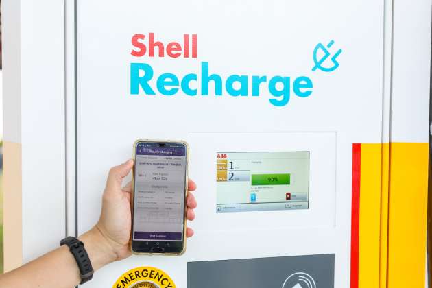 Shell Recharge EV fast charging tested in Malaysia – 180 kW of DC power in a Porsche Taycan in Tangkak!