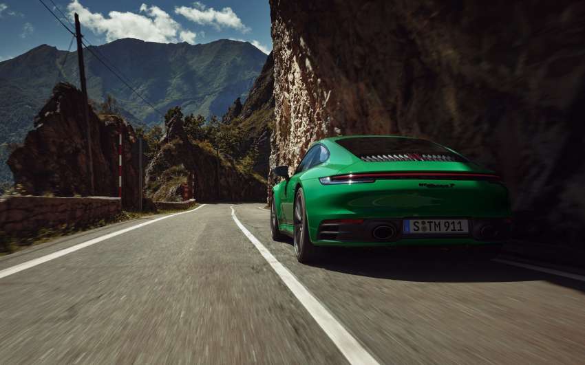 992 Porsche 911 Carrera T debuts – 35 kg lighter than base Carrera; 385 PS; 7-speed manual or 8-speed PDK 1531470