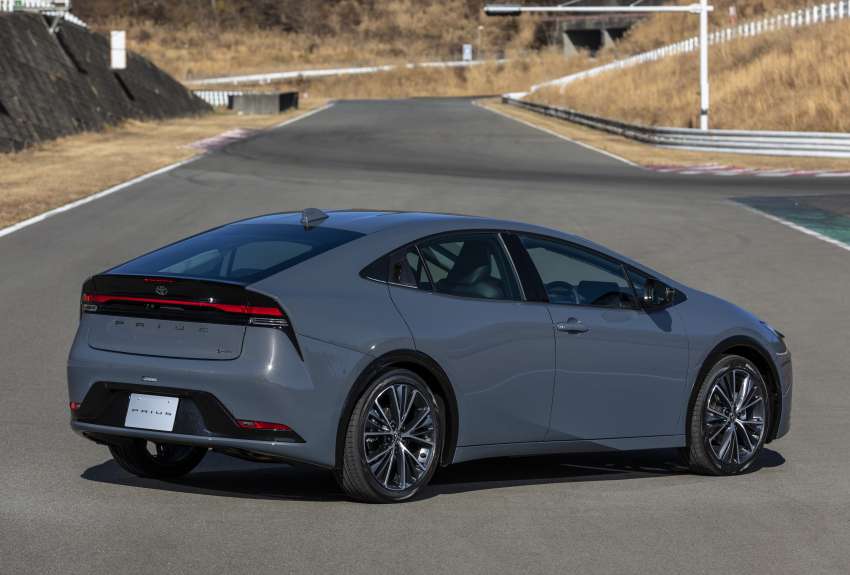2023 Toyota Prius 1.8 and 2.0 hybrid launched in Japan 1565438