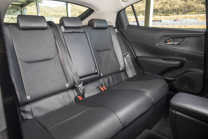 2023 Toyota Prius 1.8 and 2.0 hybrid launched in Japan 1565446