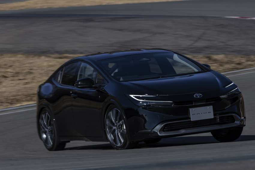 2023 Toyota Prius 1.8 and 2.0 hybrid launched in Japan 1565426
