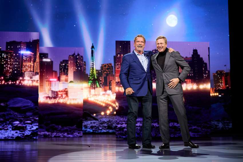 BMW i Vision Dee debuts at CES – colour-changing EV concept with massive HUD; previews the Neue Klasse 1563825