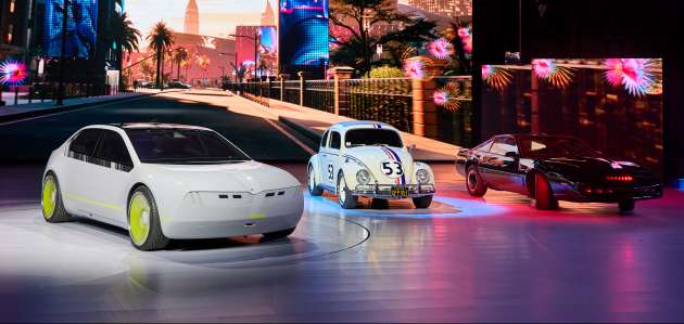 BMW i Vision Dee debuts at CES – colour-changing EV concept with massive HUD; previews the Neue Klasse