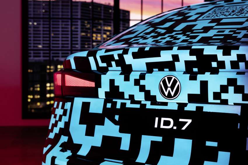 Volkswagen ID.7 debuts with trippy camo at CES – EV sedan with 700 km of range; launch in Q2 this year 1562710