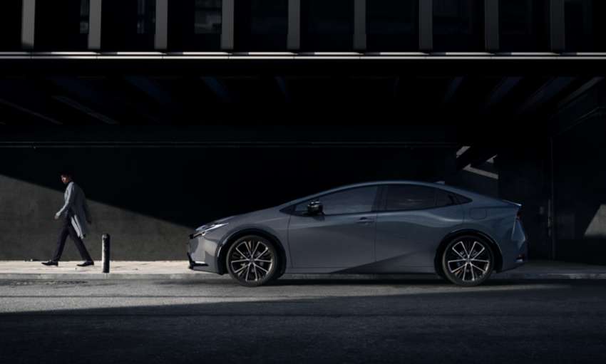 2023 Toyota Prius 1.8 and 2.0 hybrid launched in Japan 1565412