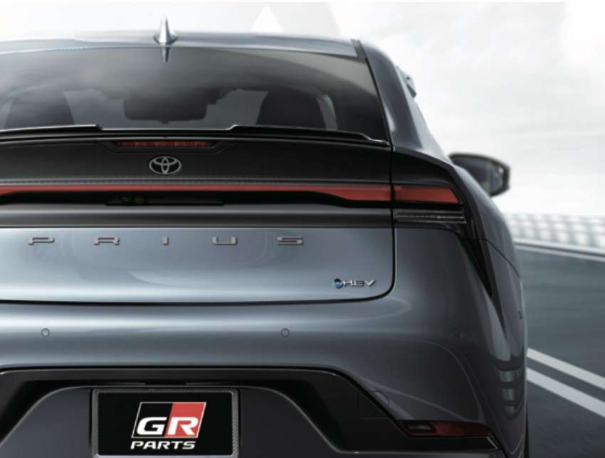 2023 Toyota Prius 1.8 and 2.0 hybrid launched in Japan 1565392