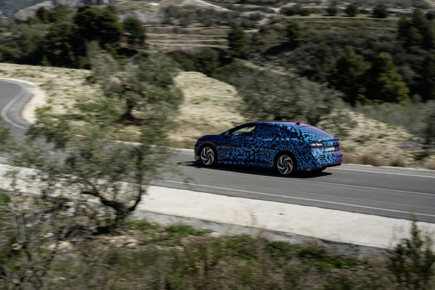 Volkswagen ID.7 debuts with trippy camo at CES – EV sedan with 700 km of range; launch in Q2 this year 1599705