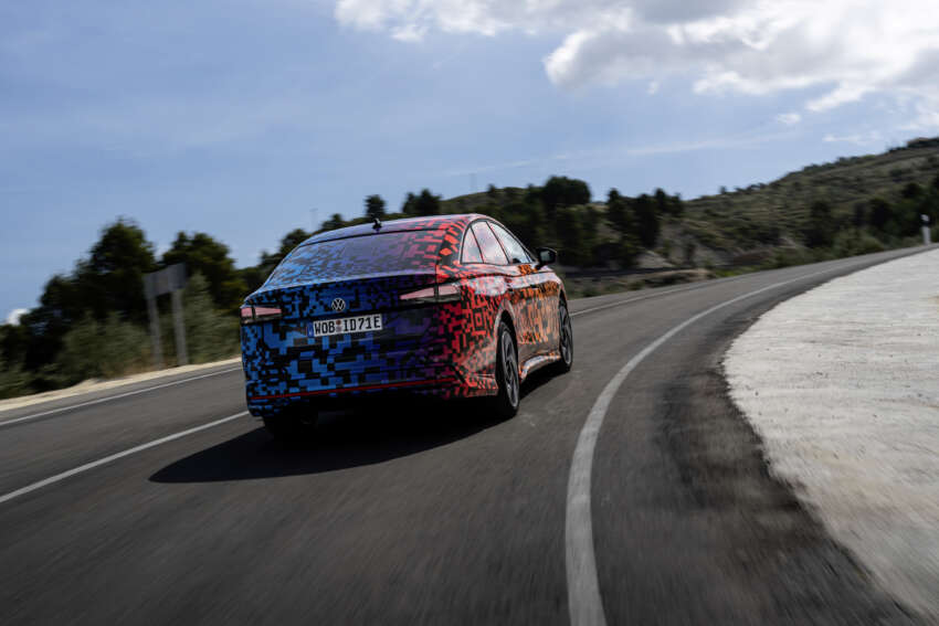 Volkswagen ID.7 debuts with trippy camo at CES – EV sedan with 700 km of range; launch in Q2 this year 1599708