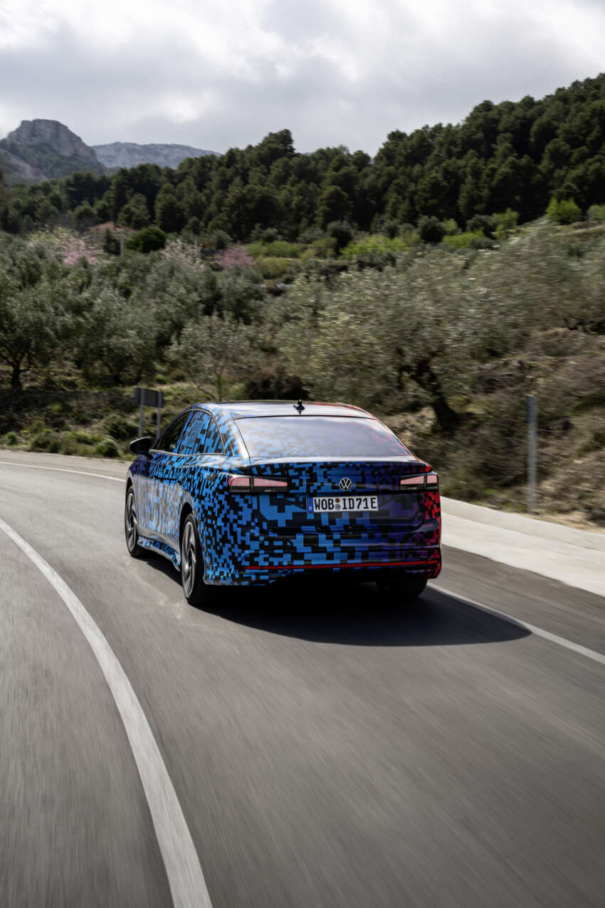 Volkswagen ID.7 debuts with trippy camo at CES – EV sedan with 700 km of range; launch in Q2 this year 1599713
