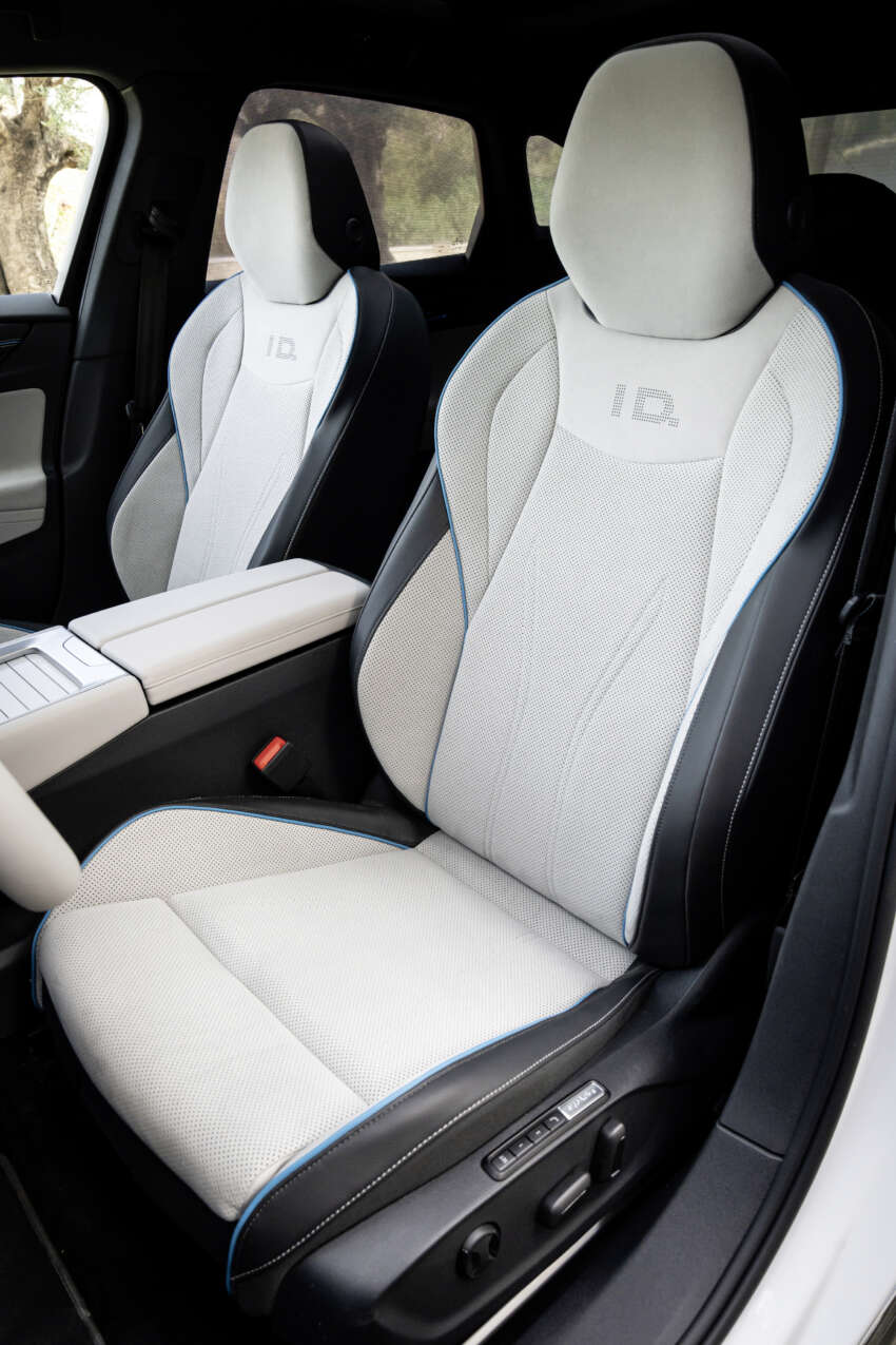 Volkswagen ID.7 debuts with trippy camo at CES – EV sedan with 700 km of range; launch in Q2 this year 1599728