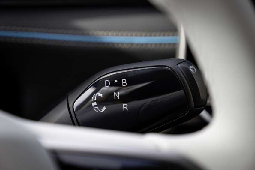 Volkswagen ID.7 debuts with trippy camo at CES – EV sedan with 700 km of range; launch in Q2 this year 1599733