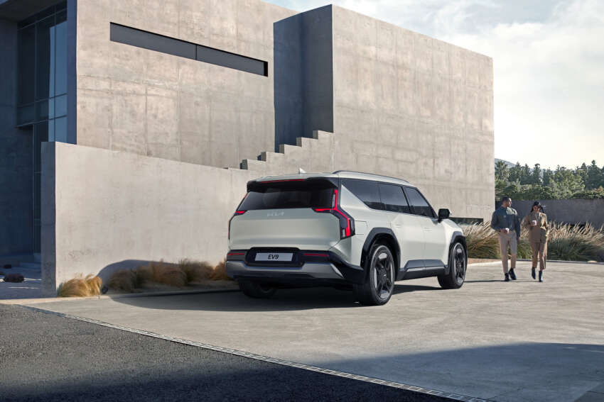 Kia EV9 unveiled – E-GMP three-row EV SUV with six or seven seats,  180-degree swivel seats for 2nd row 1588446