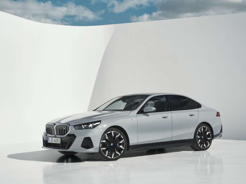 BMW i5 and 2024 BMW 5 Series G60 – M60 xDrive with up to 601 hp; AirConsole brings in-car gaming 1617744