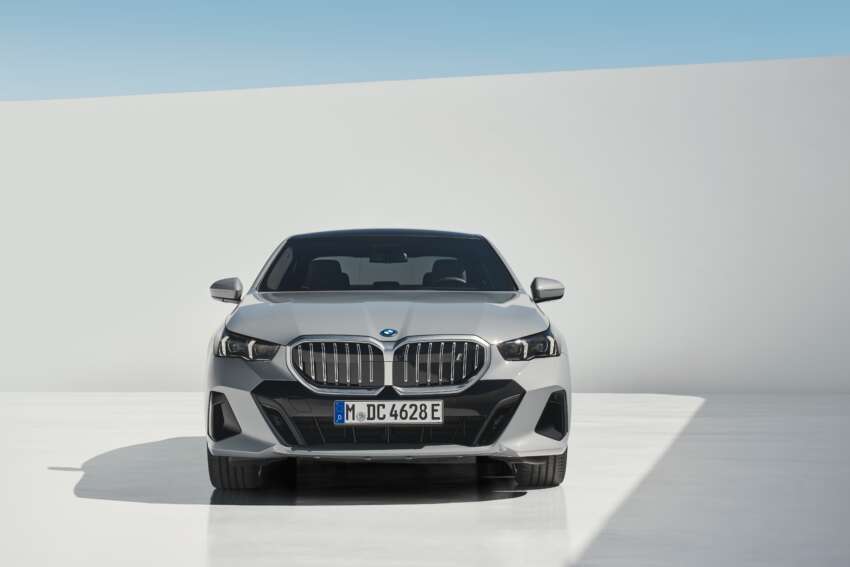 BMW i5 and 2024 BMW 5 Series G60 – M60 xDrive with up to 601 hp; AirConsole brings in-car gaming 1617773