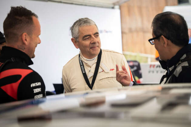 <em>Mr. Bean</em>‘s Rowan Atkinson blamed for low EV sales in the UK – actor’s comment piece called “damaging”