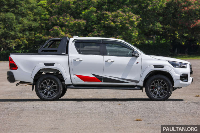 2023 Toyota Hilux GR Sport in Malaysia – sporty pick-up truck with bodykit, monotube dampers; fr RM169k 1658414
