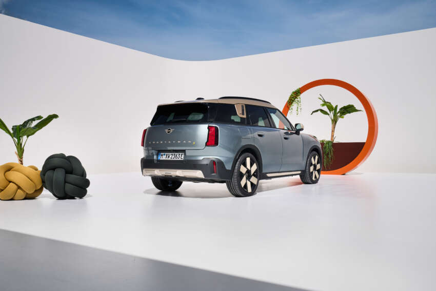 2024 MINI Countryman Electric debuts – single- and dual-motor EV powertrains; up to 313 hp, 462 km range 1662696