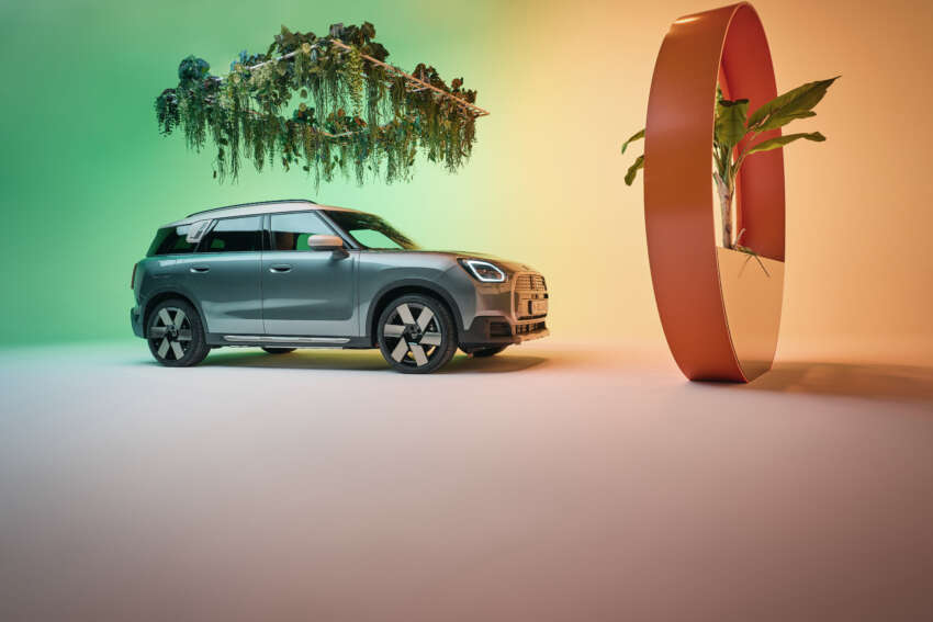 2024 MINI Countryman Electric debuts – single- and dual-motor EV powertrains; up to 313 hp, 462 km range 1662700