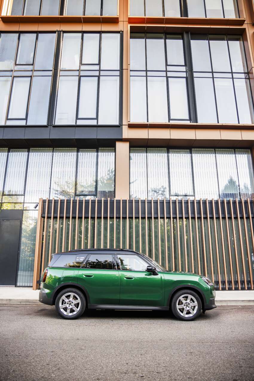 2024 MINI Countryman Electric debuts – single- and dual-motor EV powertrains; up to 313 hp, 462 km range 1670769