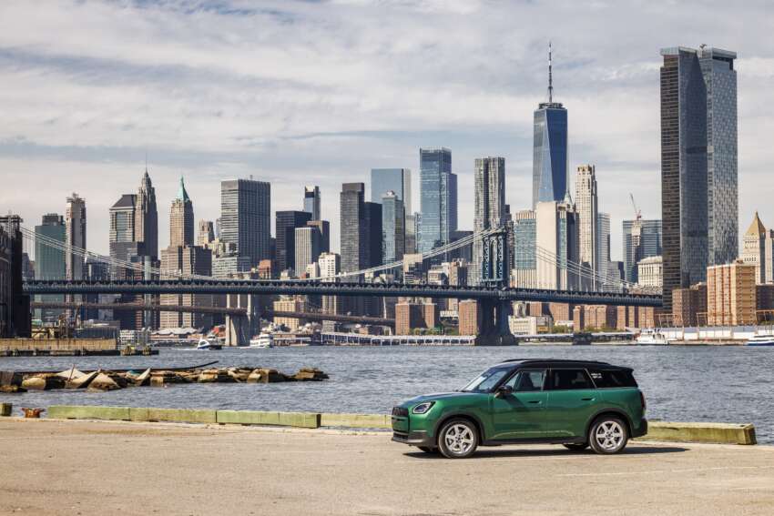 2024 MINI Countryman Electric debuts – single- and dual-motor EV powertrains; up to 313 hp, 462 km range 1670708