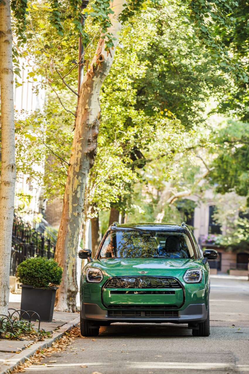 2024 MINI Countryman Electric debuts – single- and dual-motor EV powertrains; up to 313 hp, 462 km range 1670776