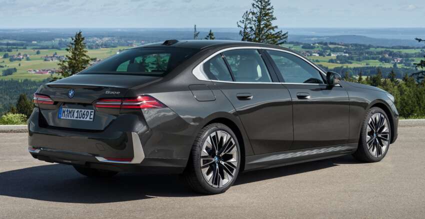2024 BMW 530e, 550e xDrive PHEVs revealed – 2.0L I4 and 3.0L I6; up to 489 PS, 700 Nm, 103 km EV range 1671855