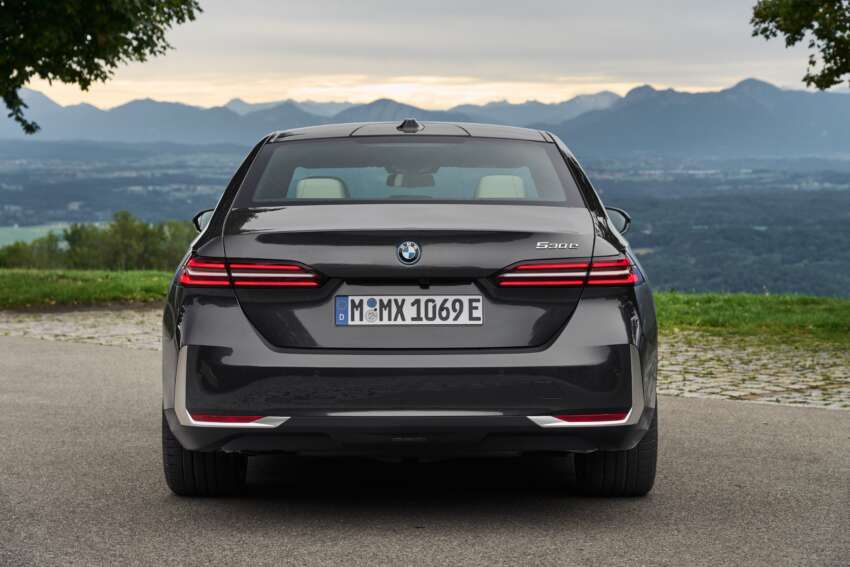 2024 BMW 530e, 550e xDrive PHEVs revealed – 2.0L I4 and 3.0L I6; up to 489 PS, 700 Nm, 103 km EV range 1671865