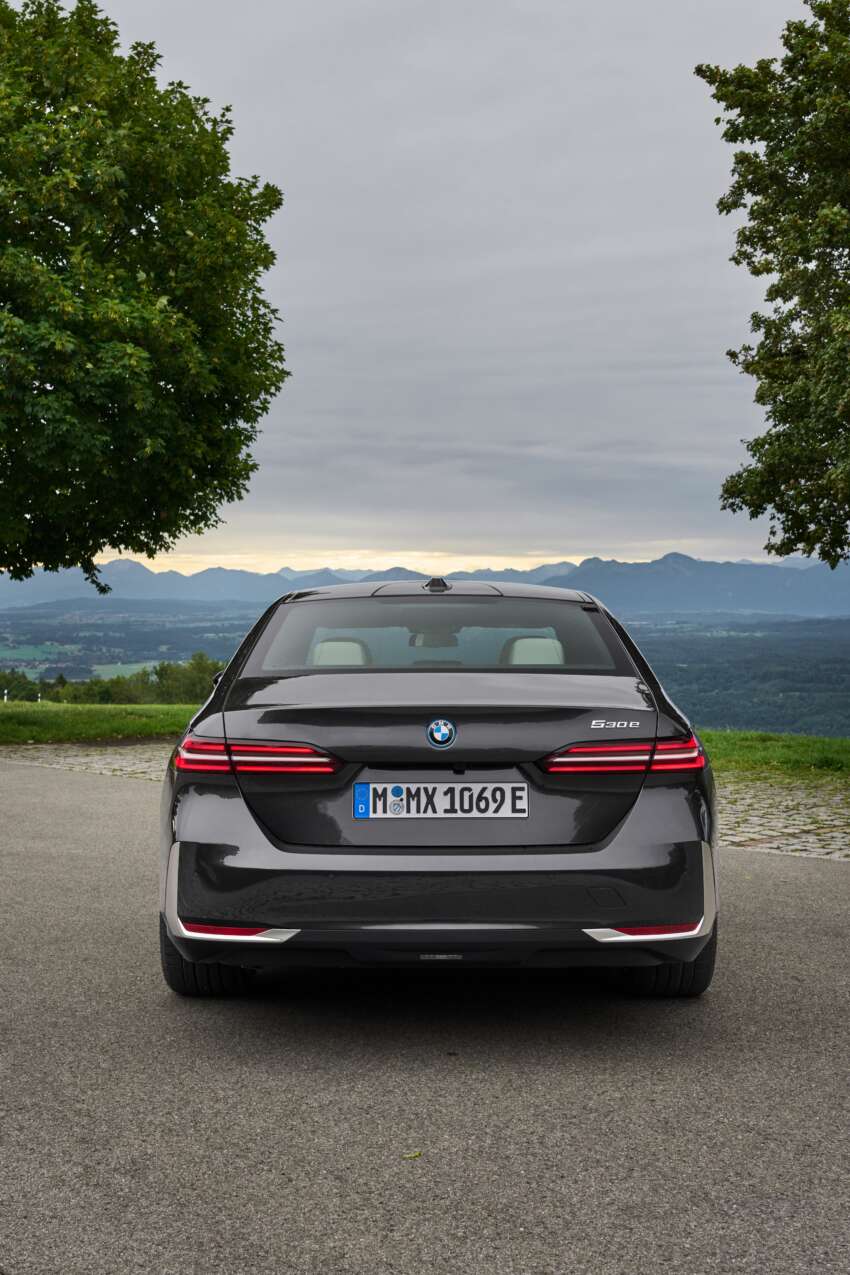 2024 BMW 530e, 550e xDrive PHEVs revealed – 2.0L I4 and 3.0L I6; up to 489 PS, 700 Nm, 103 km EV range 1671867