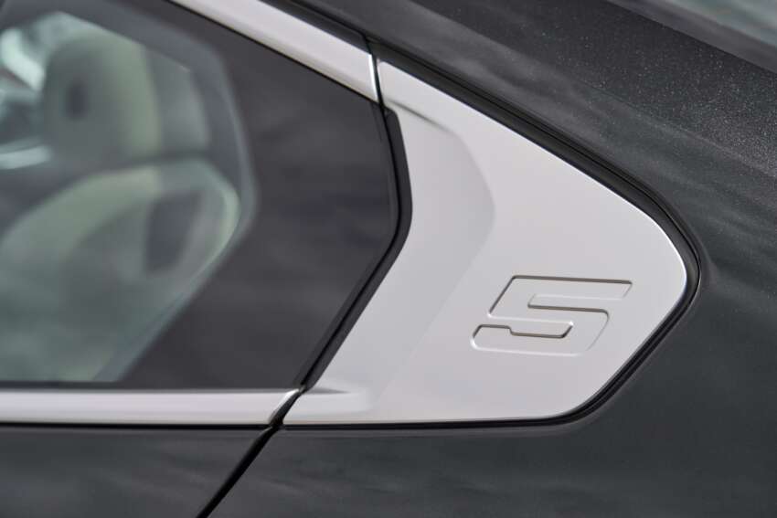 2024 BMW 530e, 550e xDrive PHEVs revealed – 2.0L I4 and 3.0L I6; up to 489 PS, 700 Nm, 103 km EV range 1671882
