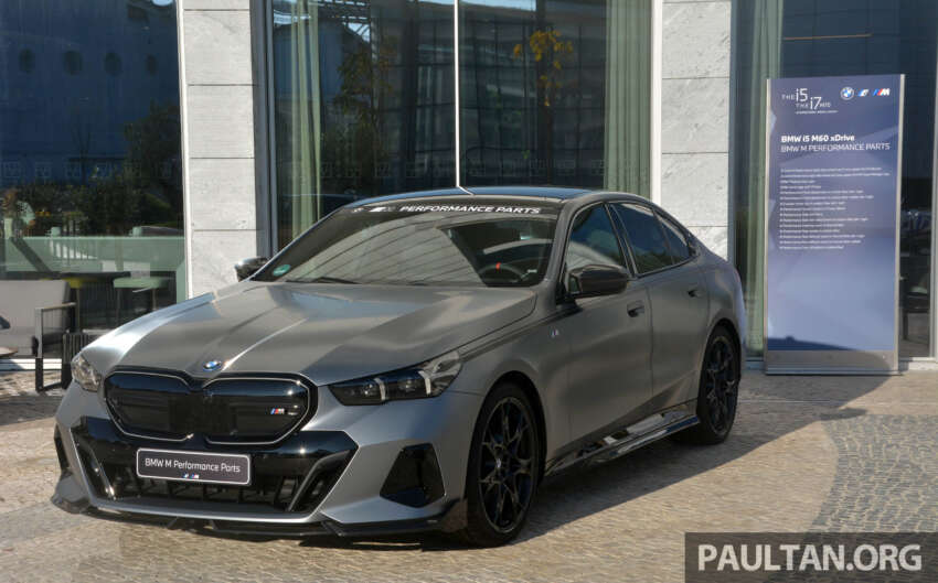 2024 BMW 5 Series G60 with M Performance Parts – live pics of carbon bodykit, 21′ cross-spoke wheels 1674441