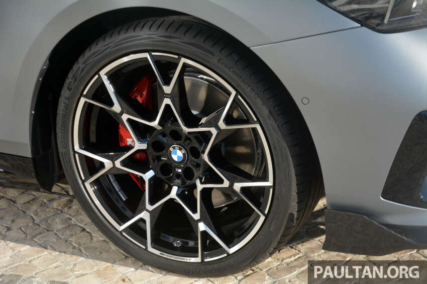 2024 BMW 5 Series G60 with M Performance Parts – live pics of carbon bodykit, 21′ cross-spoke wheels 1674451