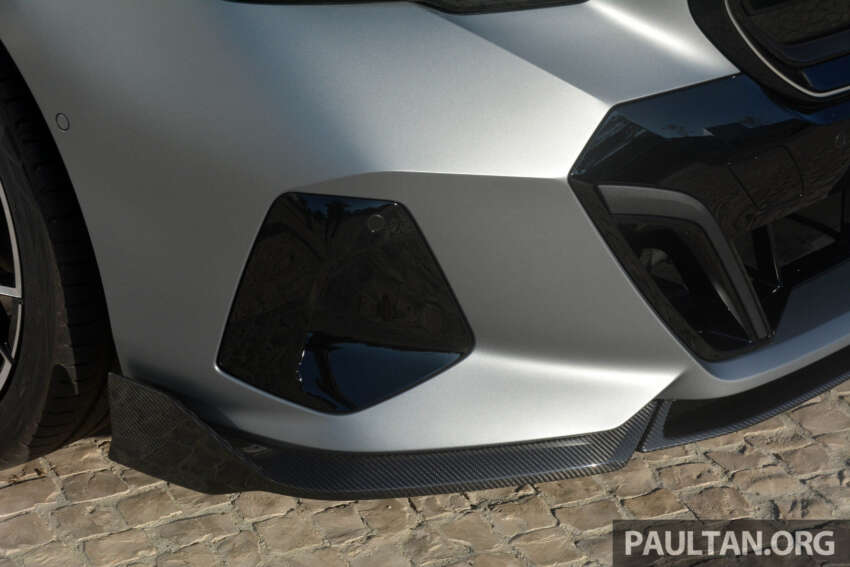 2024 BMW 5 Series G60 with M Performance Parts – live pics of carbon bodykit, 21′ cross-spoke wheels 1674442