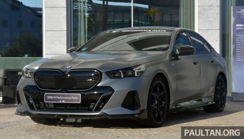 2024 BMW 5 Series G60 with M Performance Parts – live pics of carbon bodykit, 21′ cross-spoke wheels 1674460