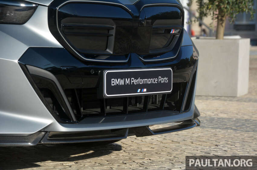2024 BMW 5 Series G60 with M Performance Parts – live pics of carbon bodykit, 21′ cross-spoke wheels 1674464