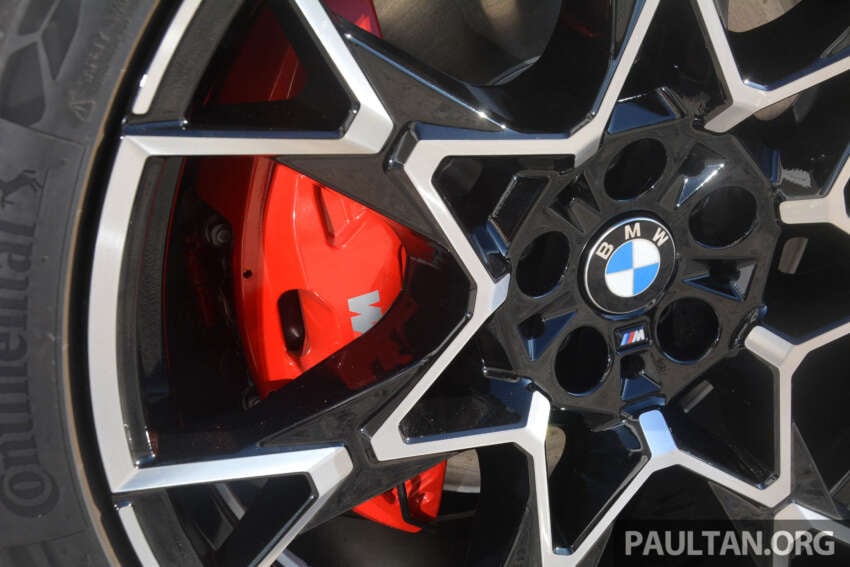 2024 BMW 5 Series G60 with M Performance Parts – live pics of carbon bodykit, 21′ cross-spoke wheels 1674469