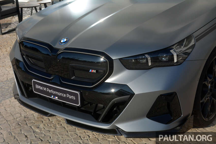 2024 BMW 5 Series G60 with M Performance Parts – live pics of carbon bodykit, 21′ cross-spoke wheels 1674444