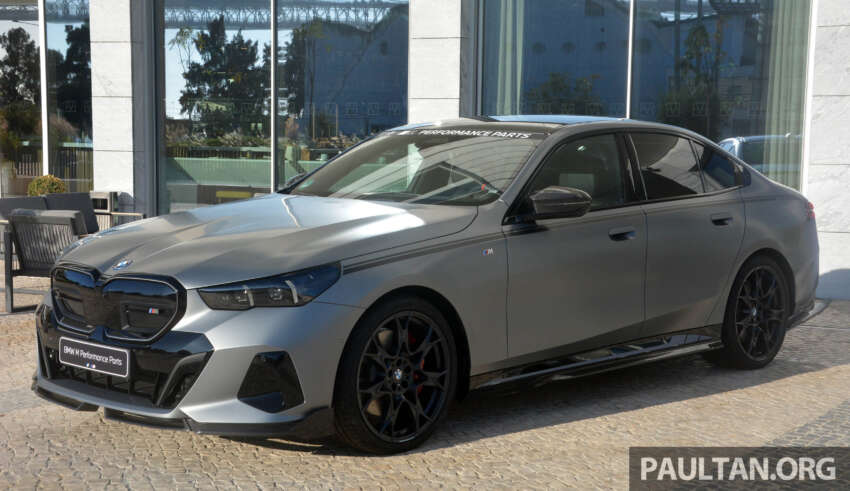 2024 BMW 5 Series G60 with M Performance Parts – live pics of carbon bodykit, 21′ cross-spoke wheels 1674448