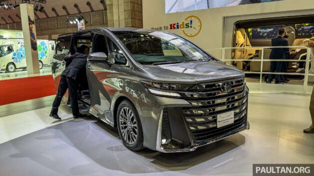 Toyota Vellfire Spacious Lounge concept tries to be a Lexus LM with a refrigerator, four seats, coat hanger
