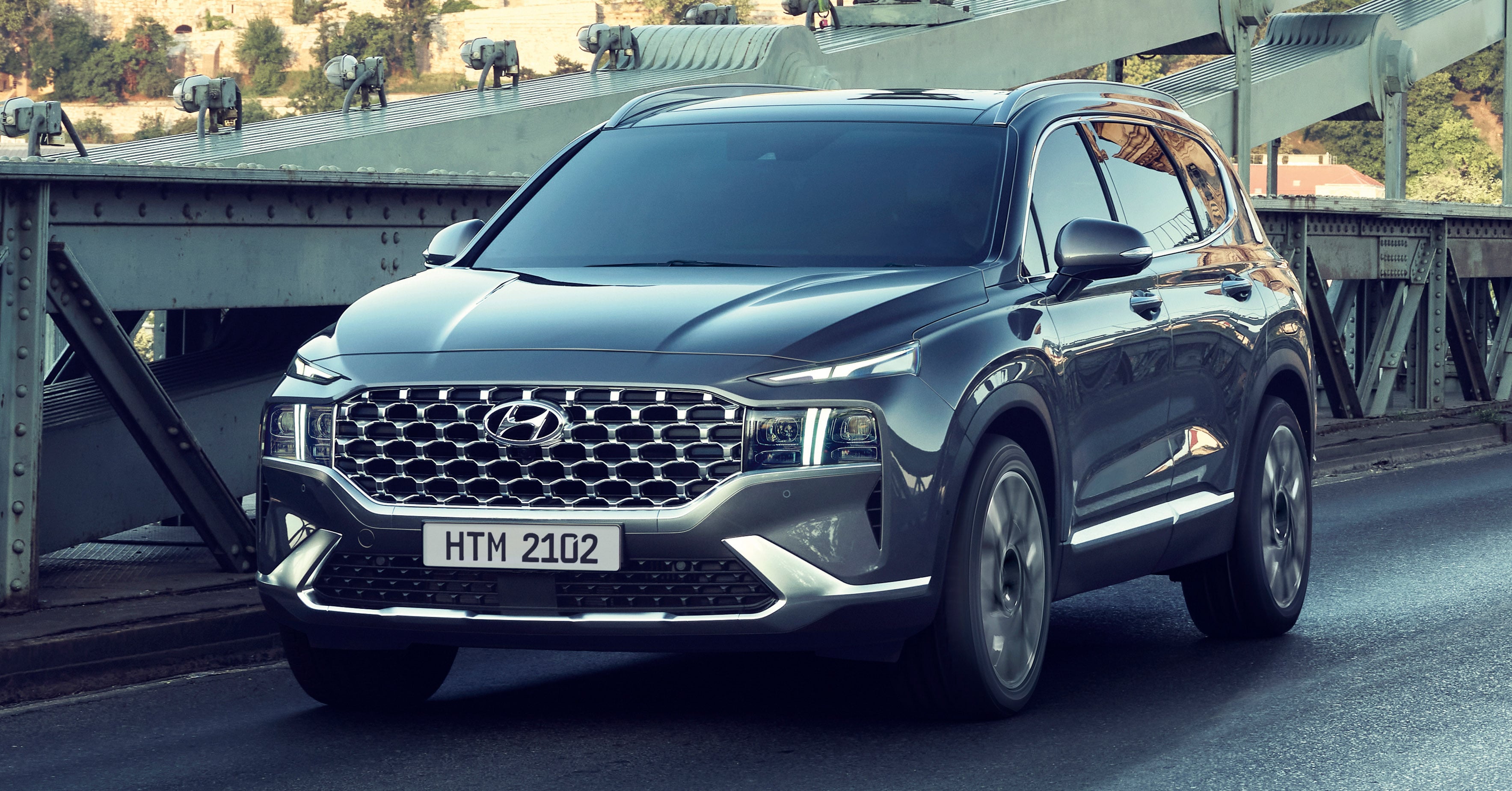 2024 Hyundai Santa Fe: style, seven-seat versatility, hybrid/diesel powertrains, 8-yr hybrid battery warranty